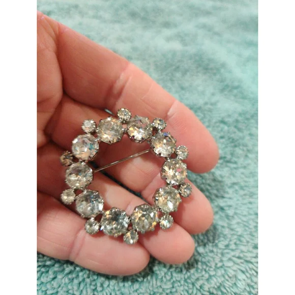 Vintage Double wreath Rhinestone Broch - Picture 4 of 4